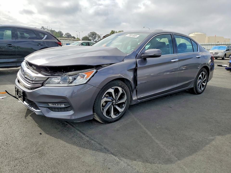 2017 HONDA ACCORD — VIN 1HGCR3F85HA024397