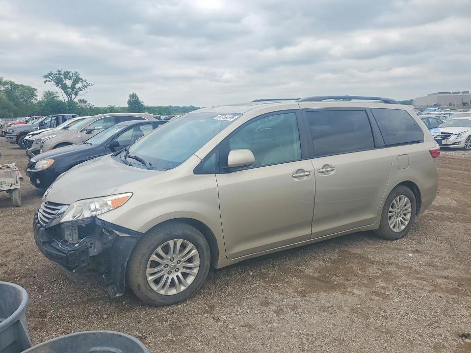 2015 TOYOTA SIENNA — VIN 5TDYK3DC5FS680258