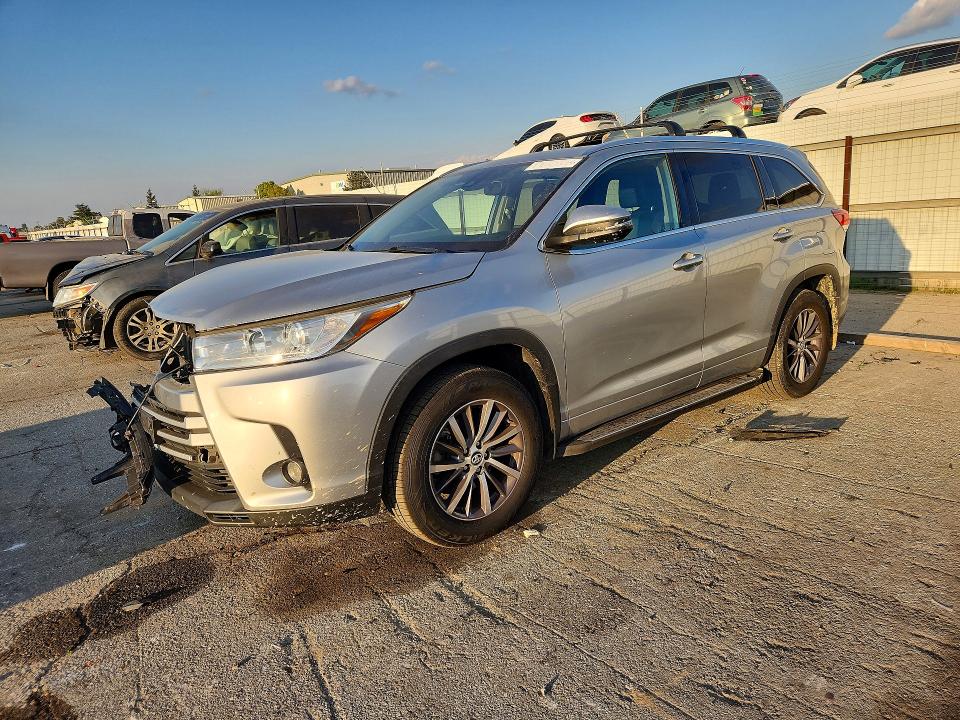 2018 TOYOTA HIGHLANDER — VIN 5TDKZRFH2JS528279