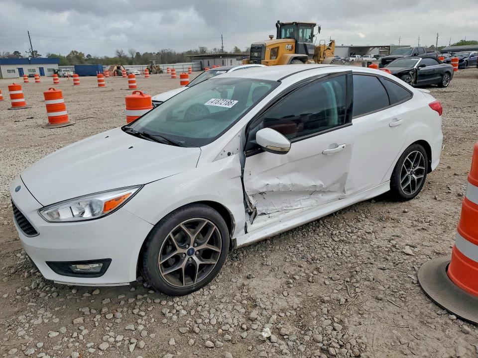 2015 FORD FOCUS — VIN 1FADP3F22FL313555