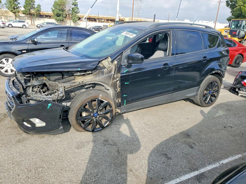 2017 FORD ESCAPE — VIN 1FMCU0GD4HUF08482