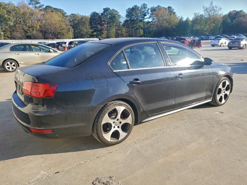 3VW467AJ4DM228518