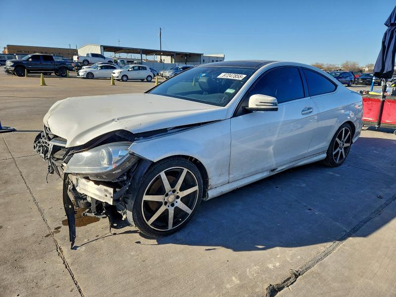 2015 MERCEDES-BENZ C 250 — VIN WDDGJ4HB1FG361087