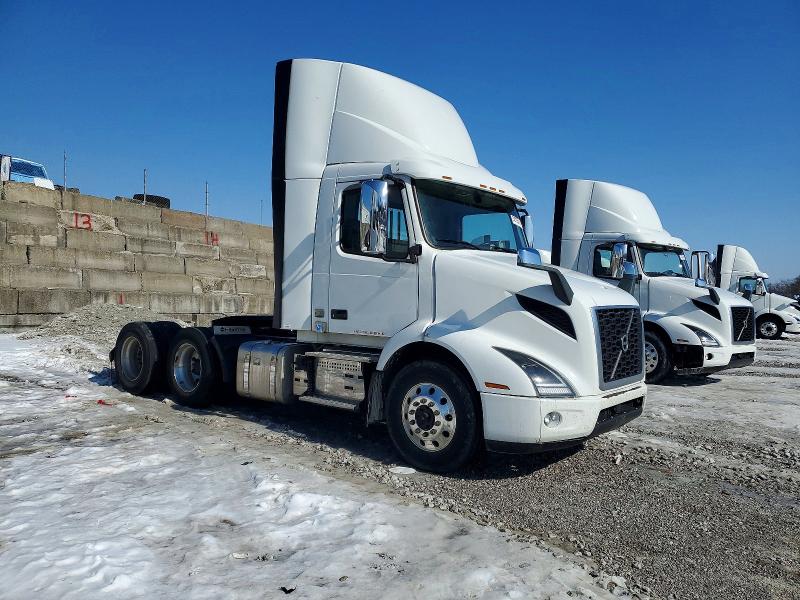 2020 VOLVO VNR — VIN 4V4WC9EG8LN266700