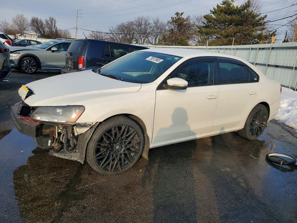 2015 VOLKSWAGEN PASSAT S — VIN 1VWAT7A30FC042380