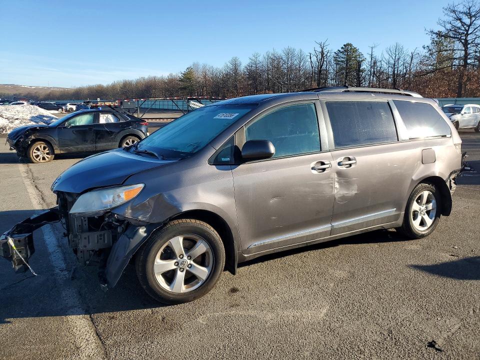 2017 TOYOTA SIENNA — VIN 5TDKZ3DC1HS808029