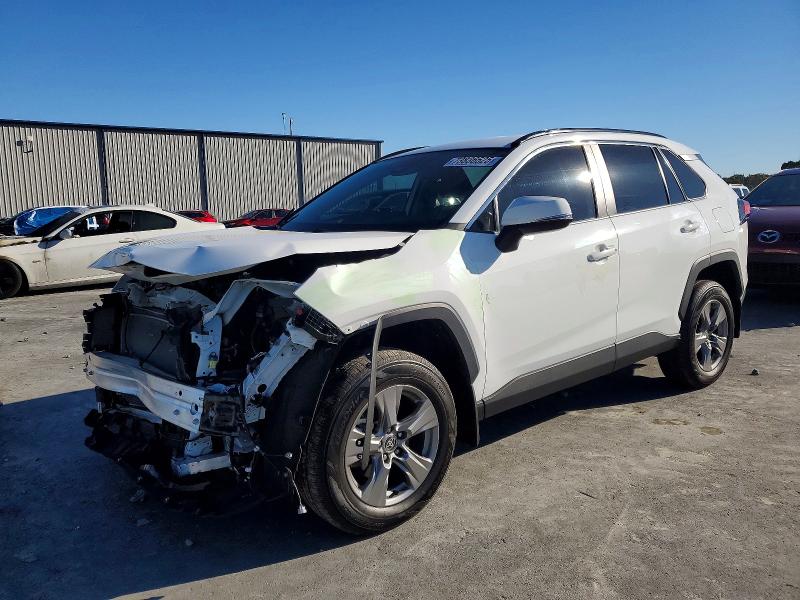2024 TOYOTA RAV4 XLE — VIN 2T3W1RFV7RC285952