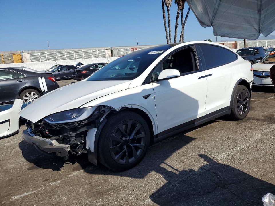 2025 TESLA MODEL X — VIN 7SAXCBE59SF468418
