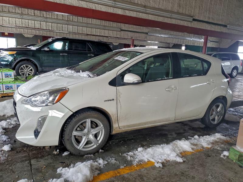 2016 TOYOTA PRIUS C — VIN JTDKDTB38G1136838