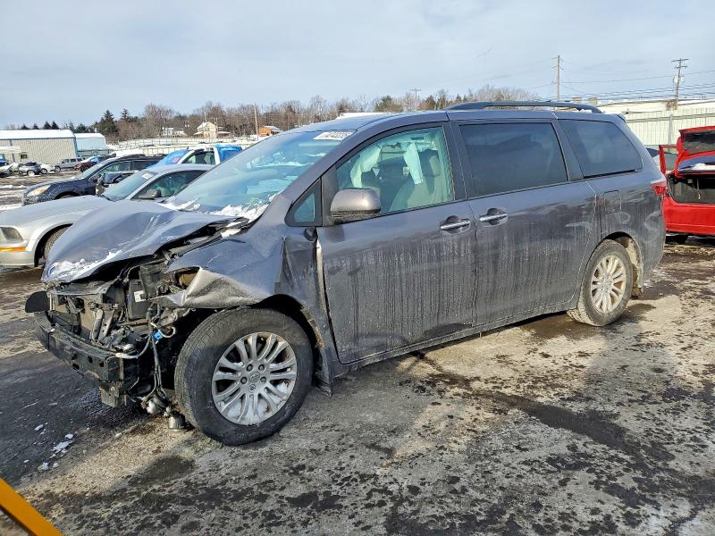 2015 TOYOTA SIENNA XLE — VIN 5TDYK3DC2FS584068