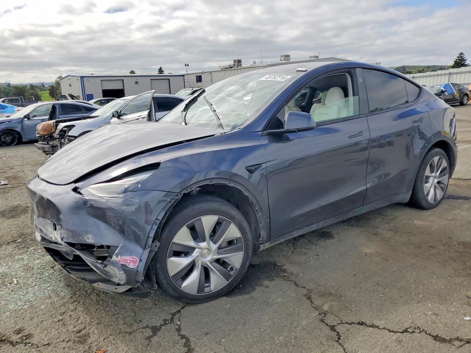 2023 TESLA MODEL Y — VIN 7SAYGDEE0PF902110
