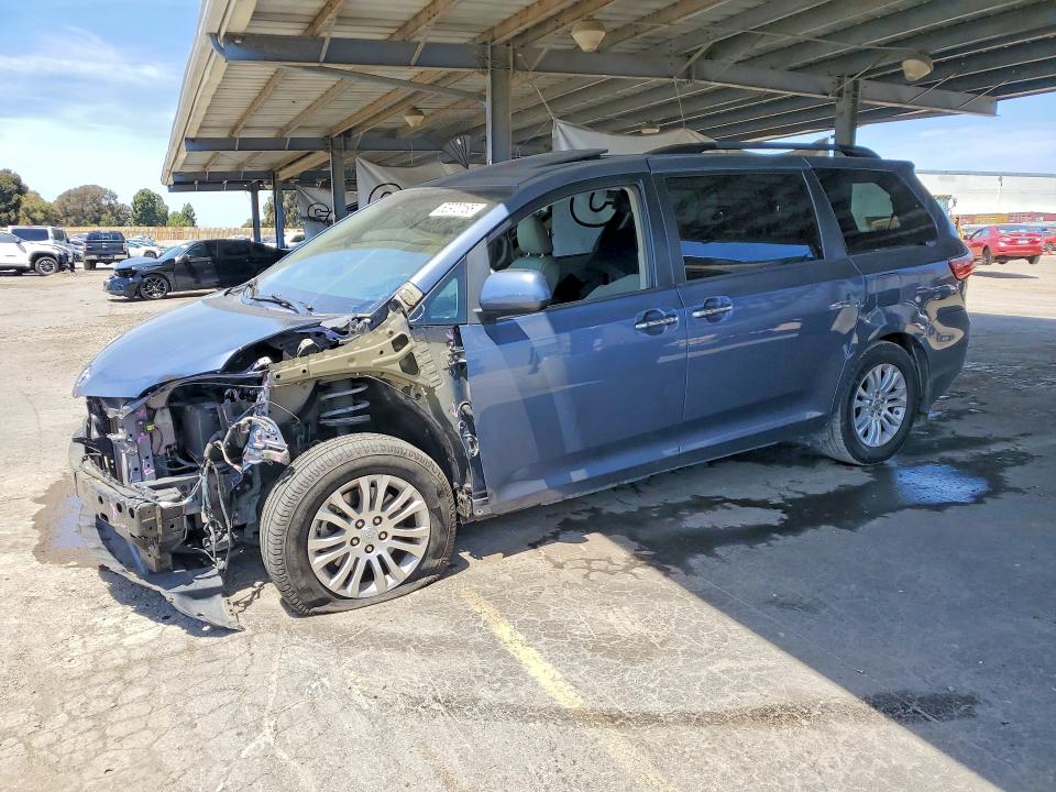 2016 TOYOTA SIENNA — VIN 5TDYK3DCXGS762052