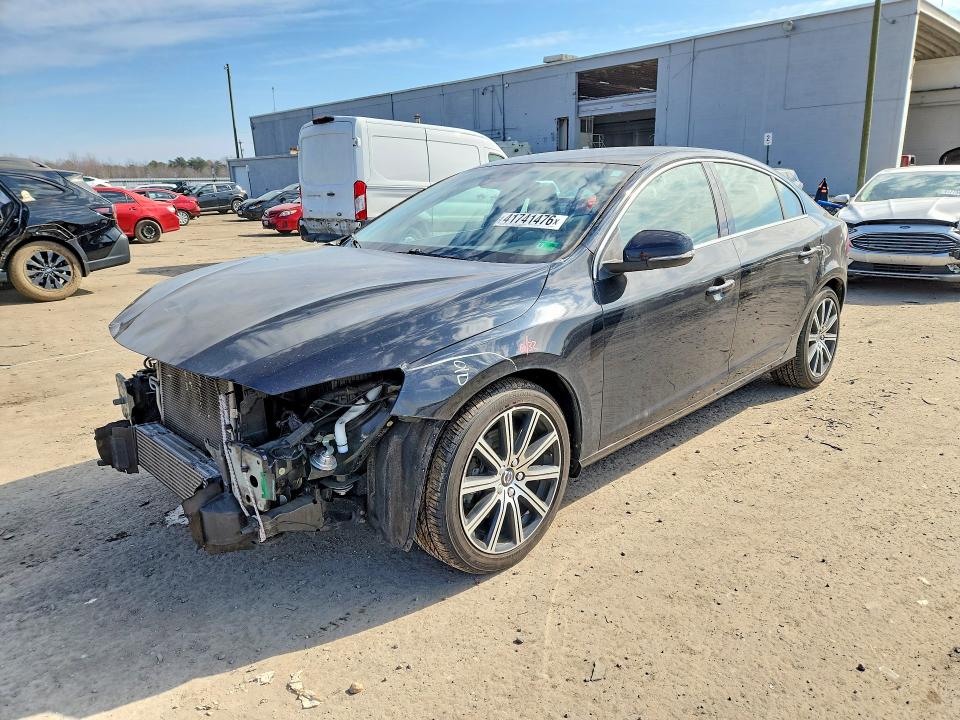 2017 VOLVO S60 — VIN LYV402TK4HB139444