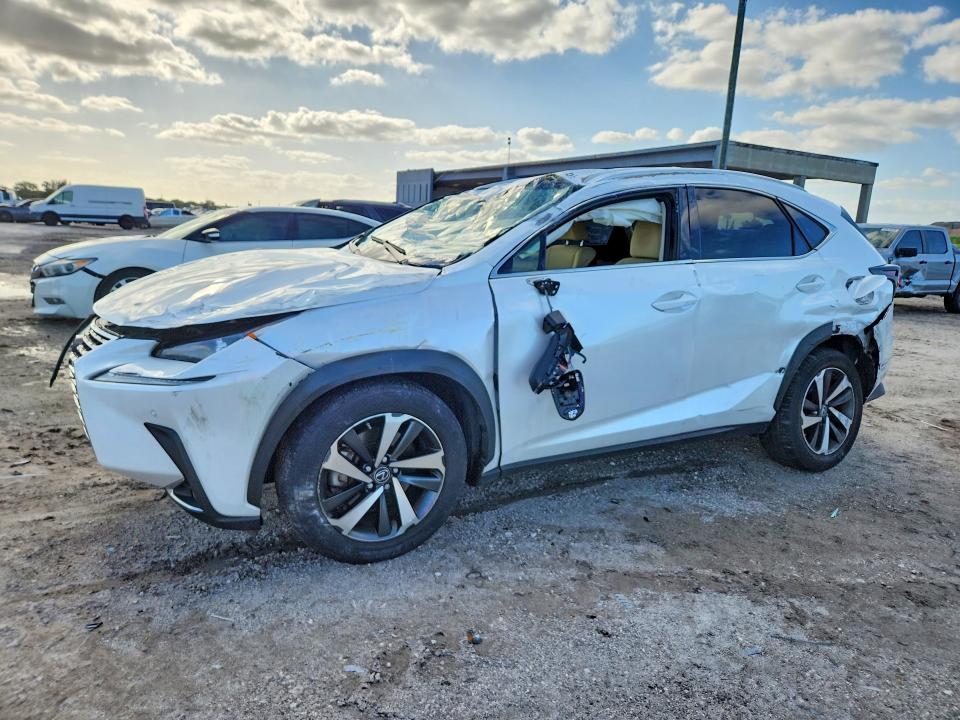 2021 LEXUS NX 300 — VIN JTJGARBZ7M5028055