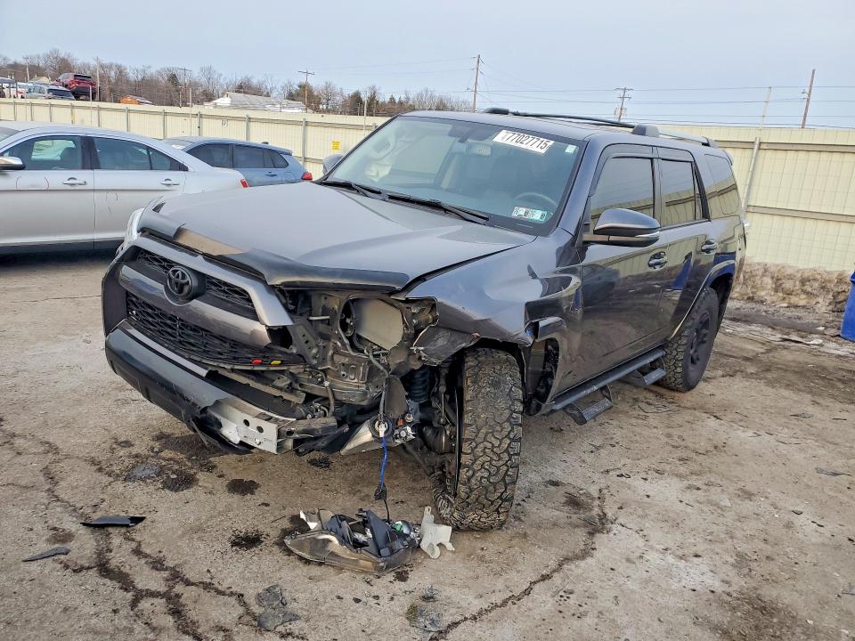2018 TOYOTA 4RUNNER SR — VIN JTEBU5JR7J5484935