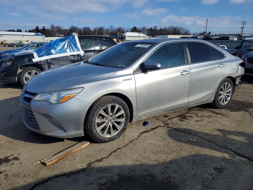 2015 TOYOTA CAMRY HYBR — VIN 4T1BD1FK2FU174984