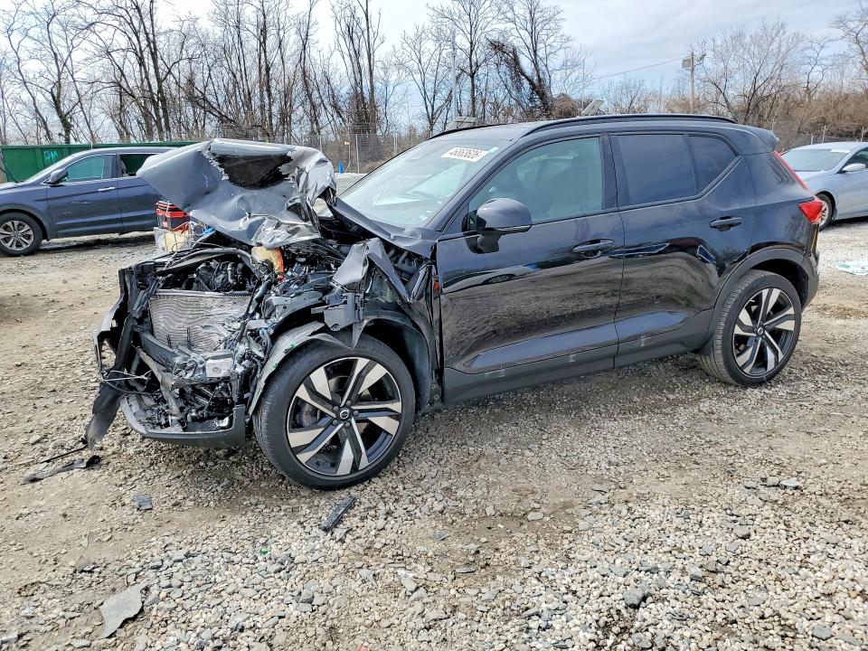 2023 VOLVO XC40 — VIN YV4L12UW8P2066294