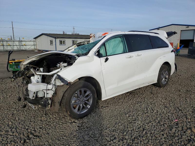 2024 TOYOTA SIENNA LE — VIN 5TDKSKFC6RS131640