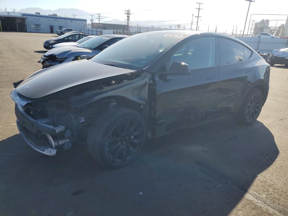 2022 TESLA MODEL Y — VIN 7SAYGDEEXNF318150