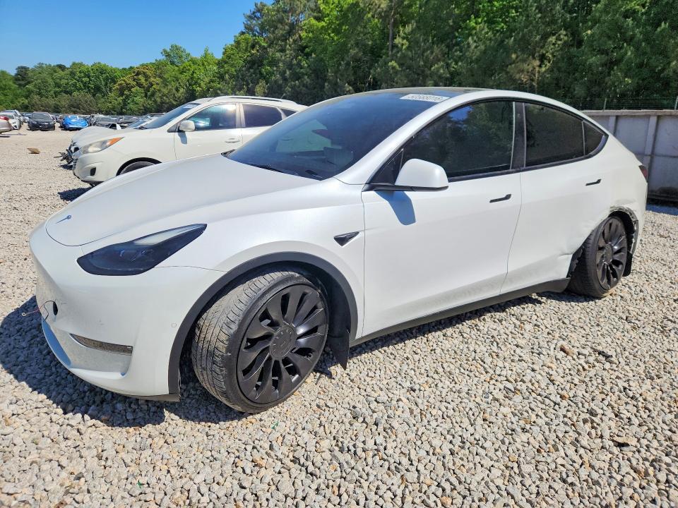 2022 TESLA MODEL Y — VIN 7SAYGDEF5NF523528