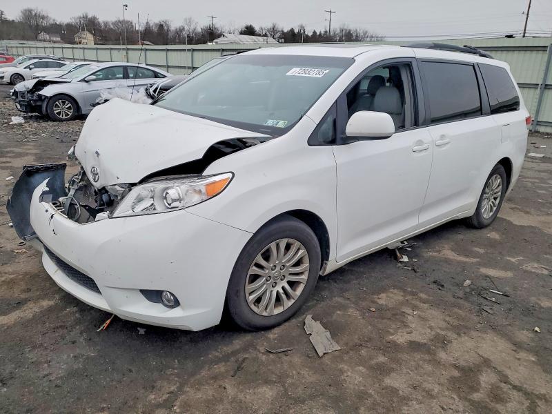 2013 TOYOTA SIENNA XLE — VIN 5TDYK3DC9DS376377