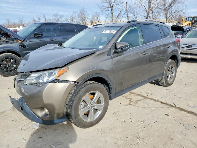 2015 TOYOTA RAV4 XLE — VIN JTMRFREV4FD141556
