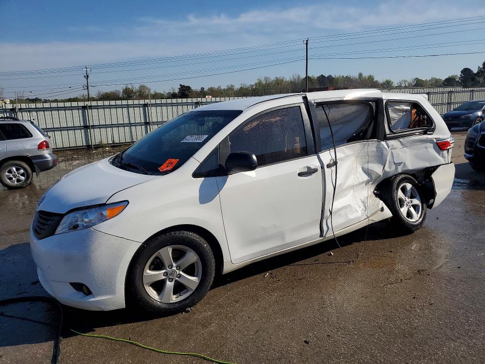 2015 TOYOTA SIENNA — VIN 5TDZK3DC6FS539509