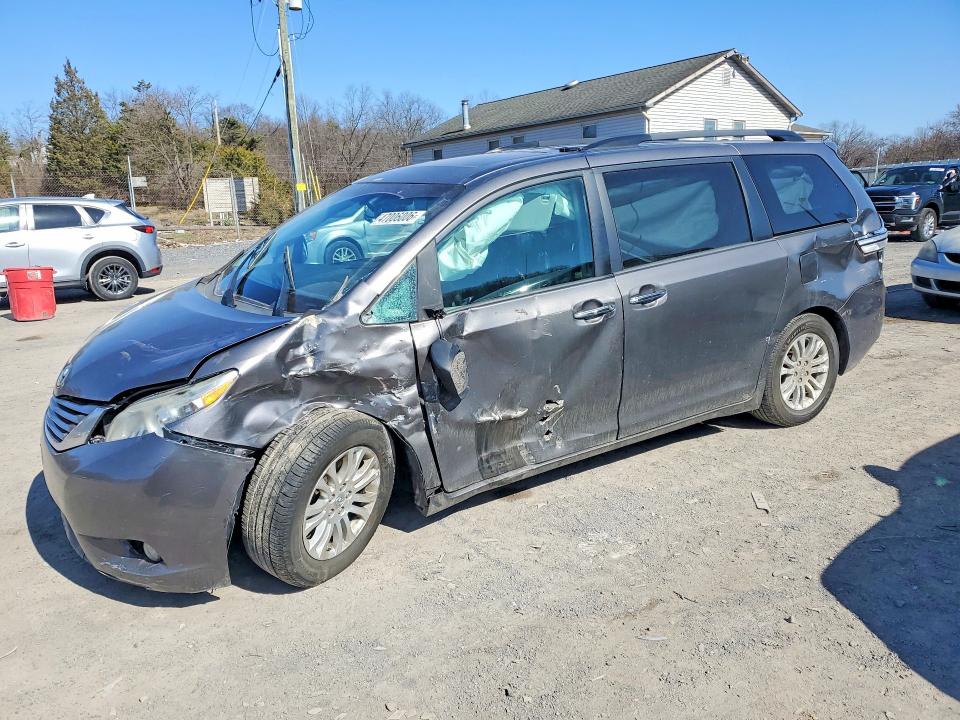 2017 TOYOTA SIENNA — VIN 5TDYZ3DCXHS857384