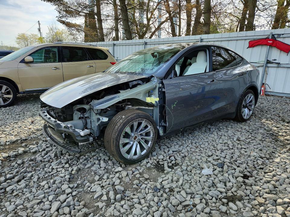 2026 TESLA MODEL Y — VIN 7SAYGDEE6TA381174