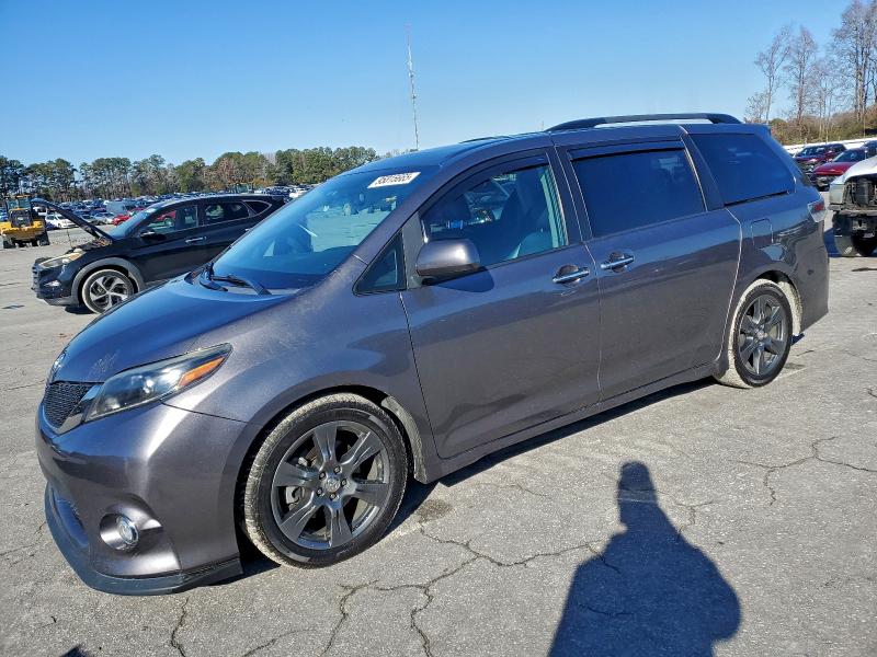 2017 TOYOTA SIENNA SE — VIN 5TDXZ3DC2HS889581