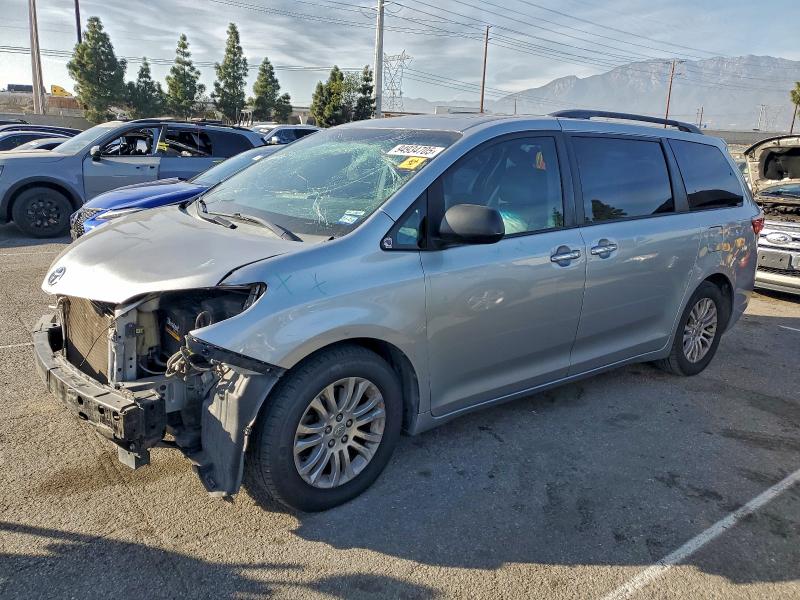 2015 TOYOTA SIENNA — VIN 5TDYK3DC4FS655528