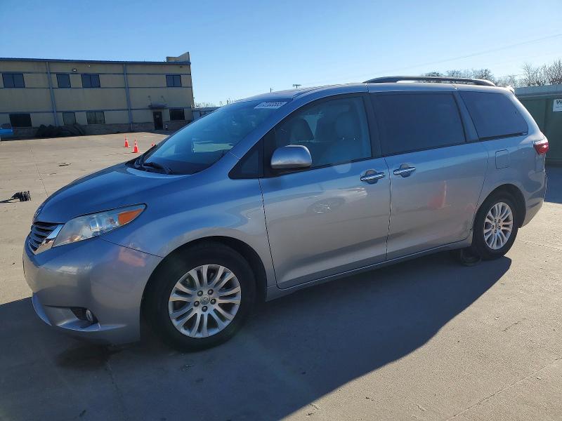2015 TOYOTA SIENNA — VIN 5TDYK3DC5FS685105