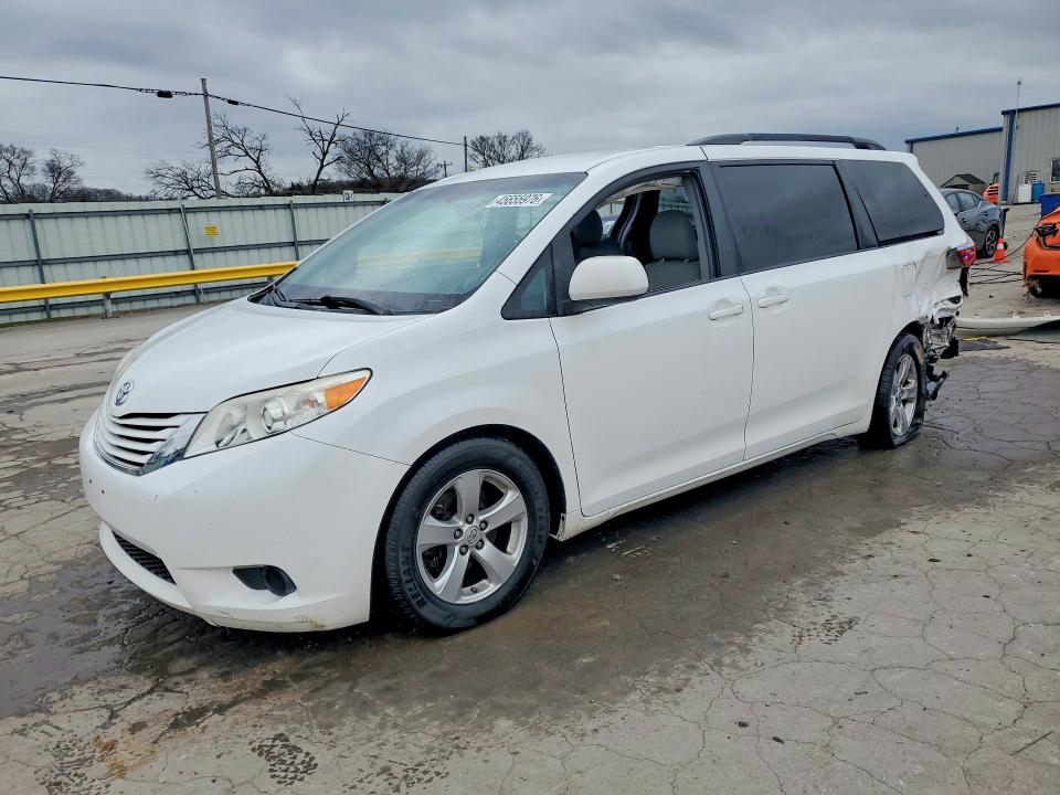 2015 TOYOTA SIENNA — VIN 5TDKK3DC2FS557636