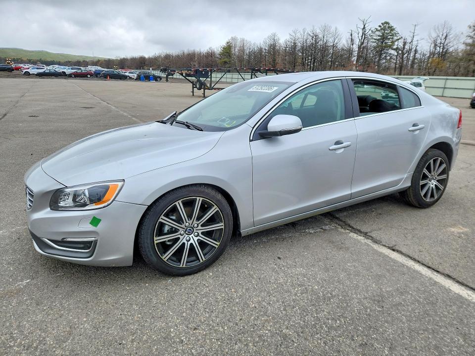2018 VOLVO S60 — VIN LYV402HM5JB172808