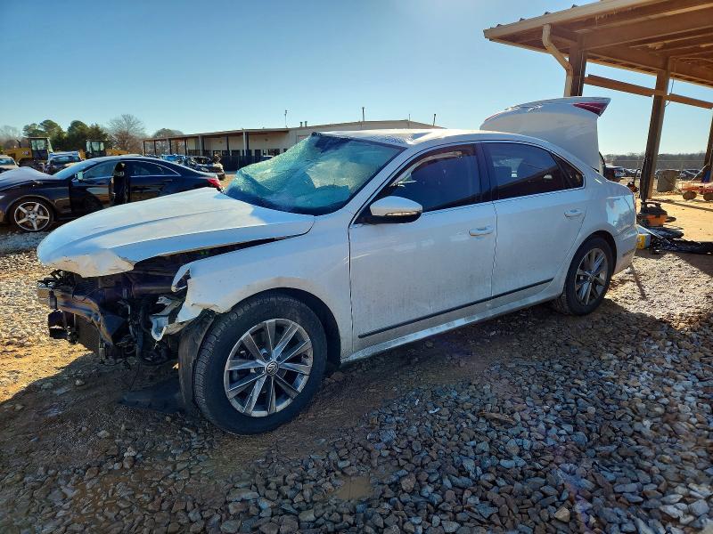 2017 VOLKSWAGEN PASSAT — VIN 1VWGT7A35HC066798