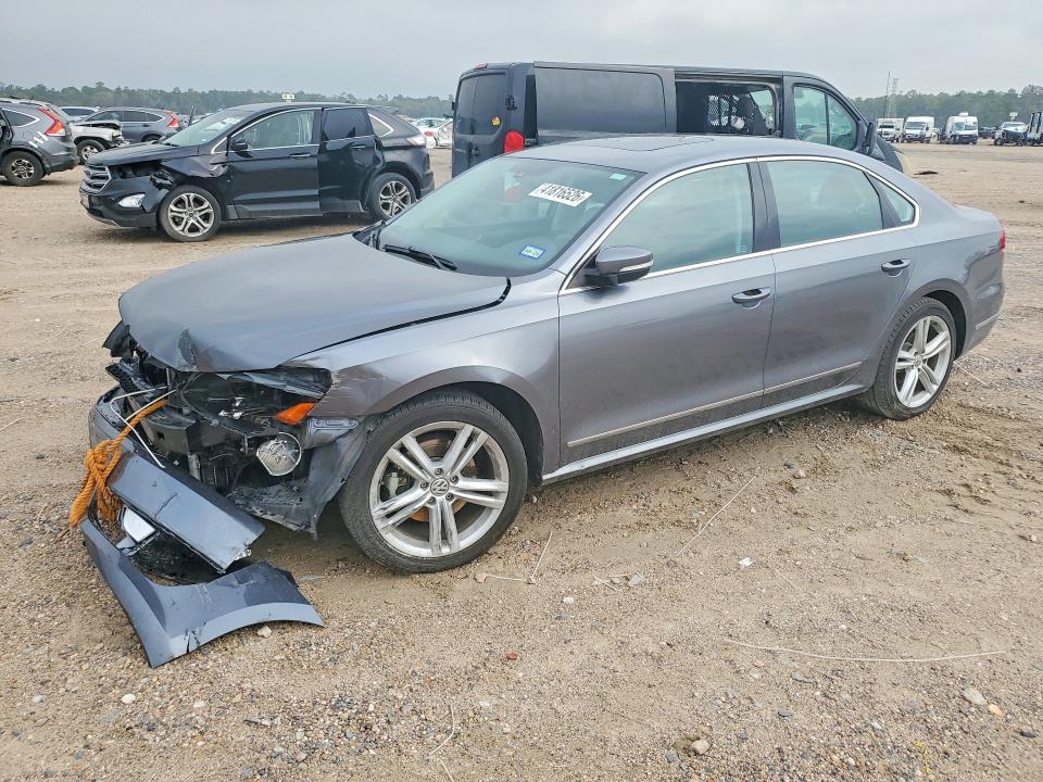 2015 VOLKSWAGEN PASSAT — VIN 1VWBV7A38FC120970