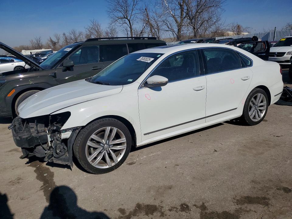 2017 VOLKSWAGEN PASSAT — VIN 1VWGT7A32HC067911
