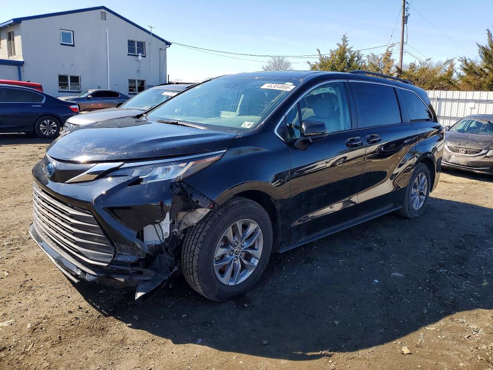 2022 TOYOTA SIENNA — VIN 5TDKRKEC4NS098967
