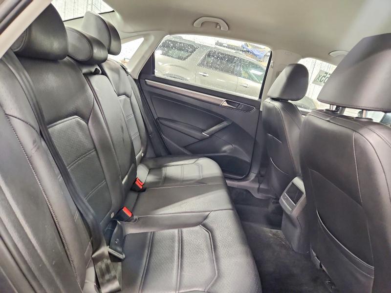 1VWDT7A30HC076108