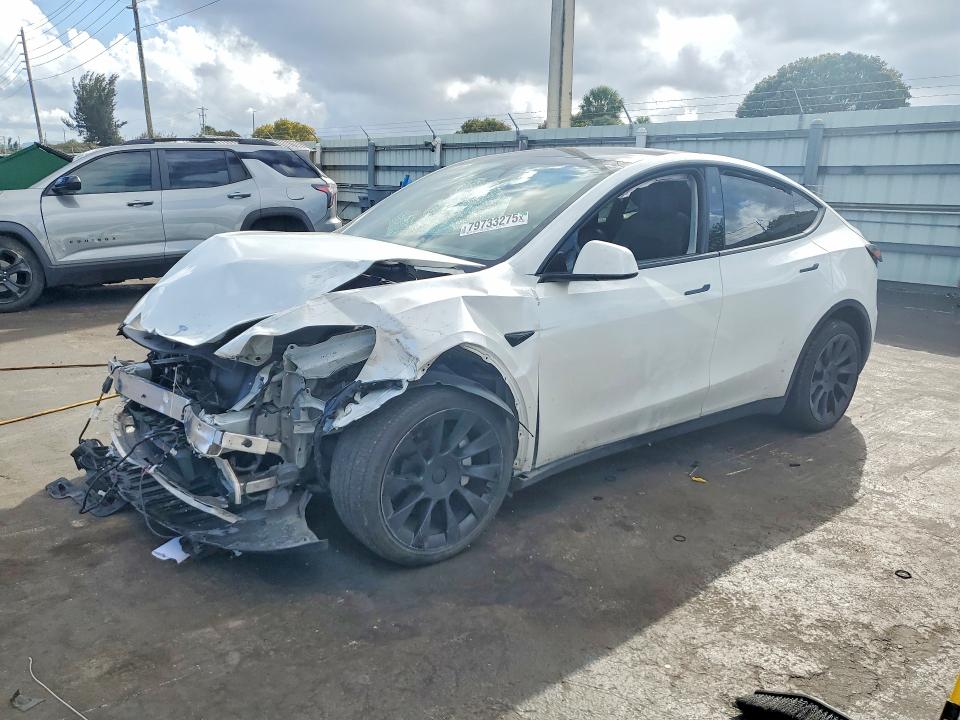 2023 TESLA MODEL Y — VIN 7SAYGDEE7PA188182