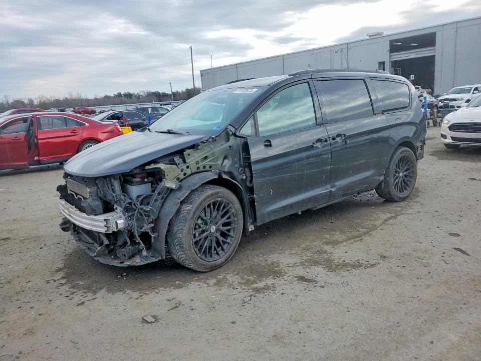 2019 CHRYSLER PACIFICA — VIN 2C4RC1GG3KR703883