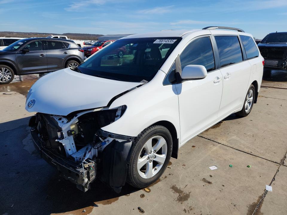 2015 TOYOTA SIENNA — VIN 5TDKK3DC9FS546486