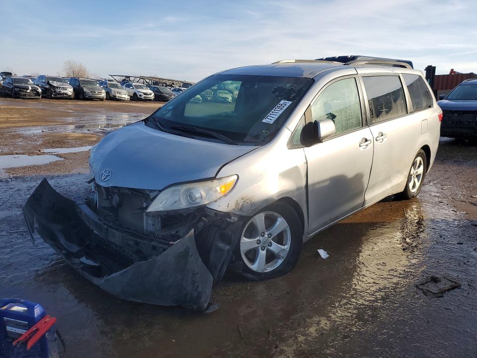 2015 TOYOTA SIENNA — VIN 5TDKK3DC4FS683433