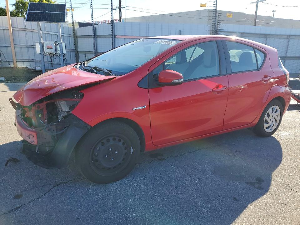 2015 TOYOTA PRIUS C — VIN JTDKDTB39F1576470
