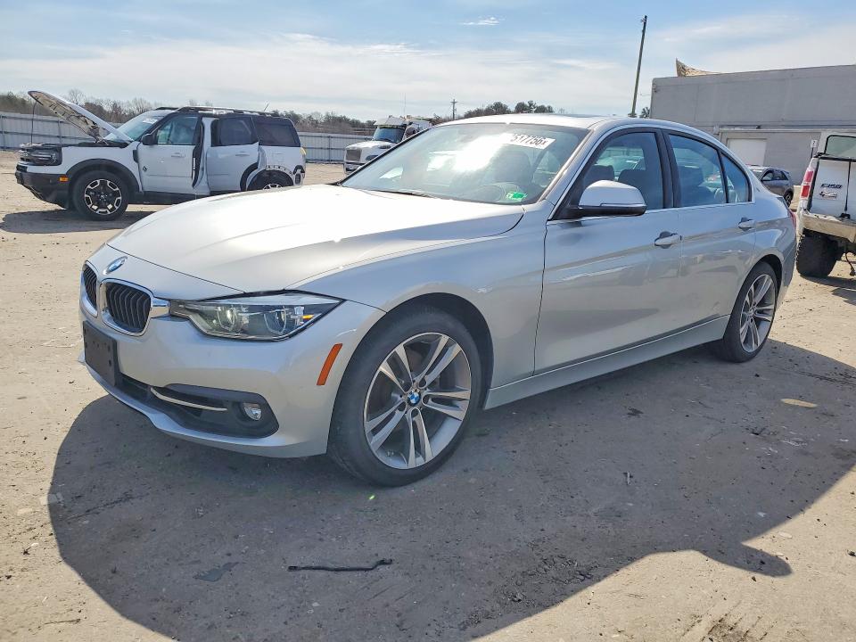 2018 BMW 330 — VIN WBA8D9G56JNU71035