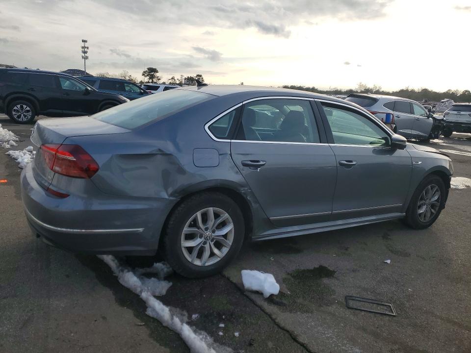 1VWDT7A33HC039019