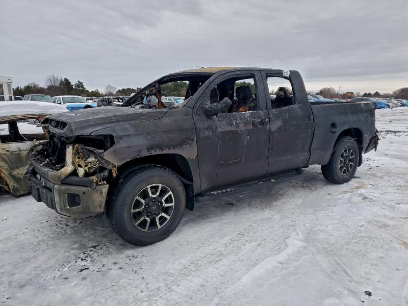 2016 TOYOTA TUNDRA DOU — VIN 5TFBW5F12GX557188