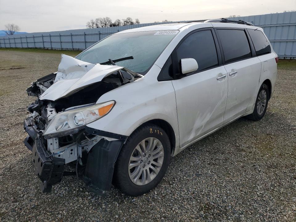 2016 TOYOTA SIENNA — VIN 5TDYK3DC8GS696665