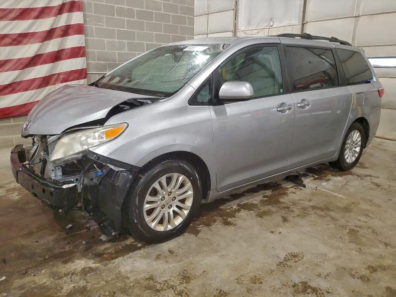 2015 TOYOTA SIENNA XLE — VIN 5TDYK3DC6FS562588