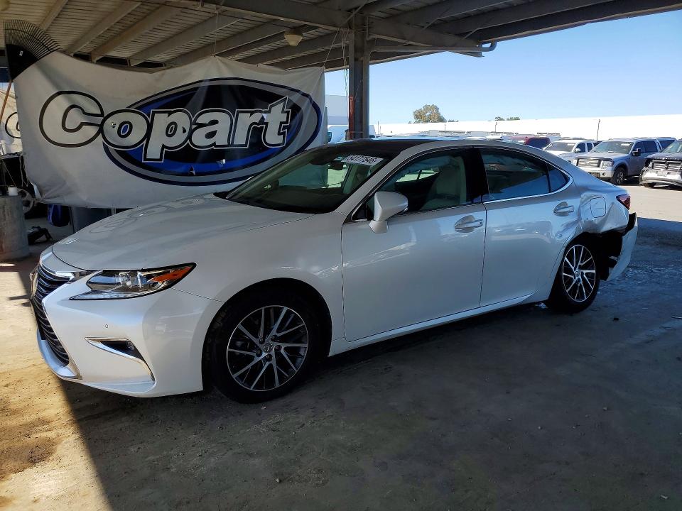 2018 LEXUS ES — VIN 58ABK1GG4JU109801